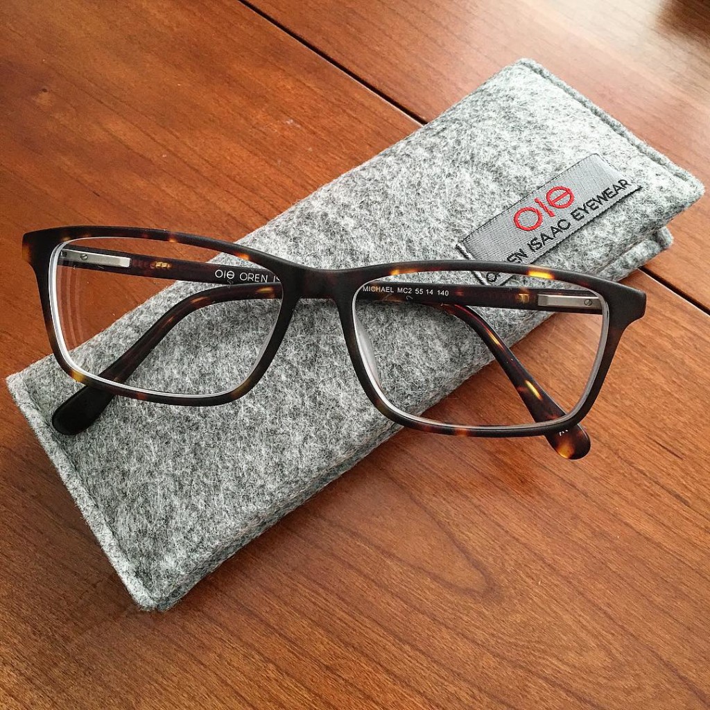 Checking out our new @oieyewear eyeglasses. First impressions: really well-made, high quality frames, great hinges. Prescription is right on target, and they fit quite well right out of the case. Speaking of which, they come with a truly cool and functional fold-over felt case and cleaning cloth. Look for our review soon on OTC. #orrinisaac #nothingbutnet #greatjob